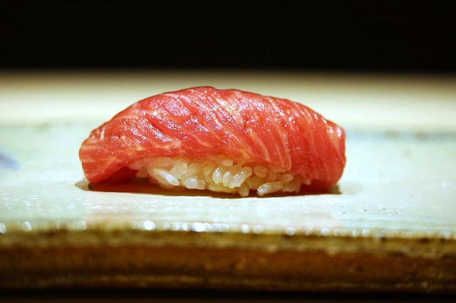 名店の技と魂を受け継ぐ、寿司「みつい」が麻布十番にオープン